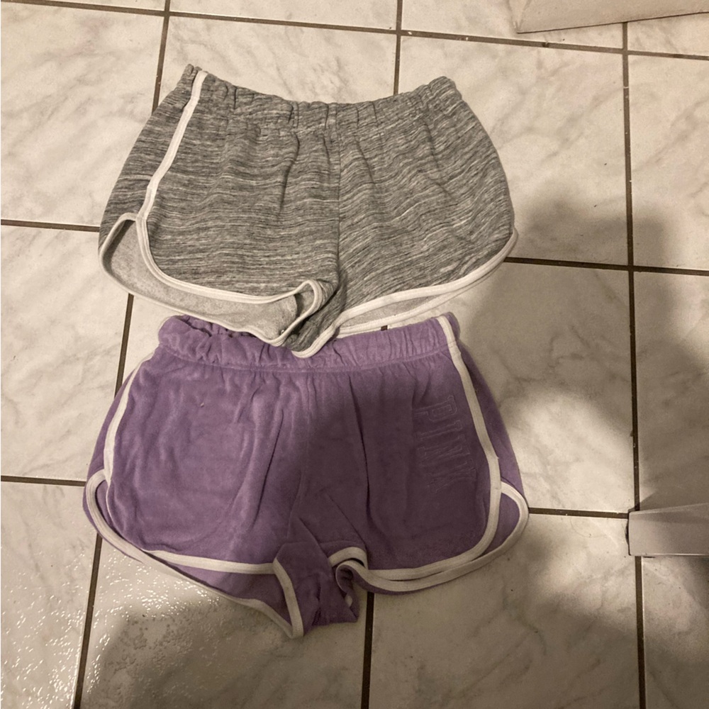 Lot of 2 Sweat shorts gray and purple excellent condition